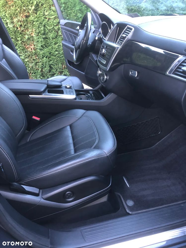 Mercedes-Benz GL 400 4Matic 7G-TRONIC - 17