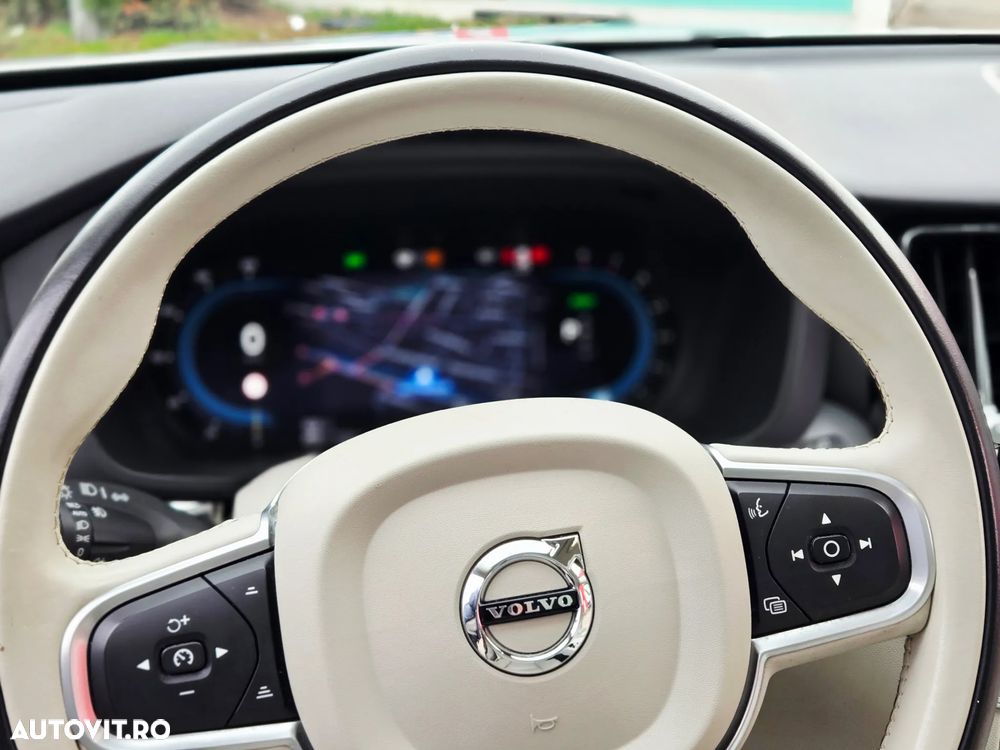Volvo XC 60 T6 AWD Recharge Geartronic Inscription - 11