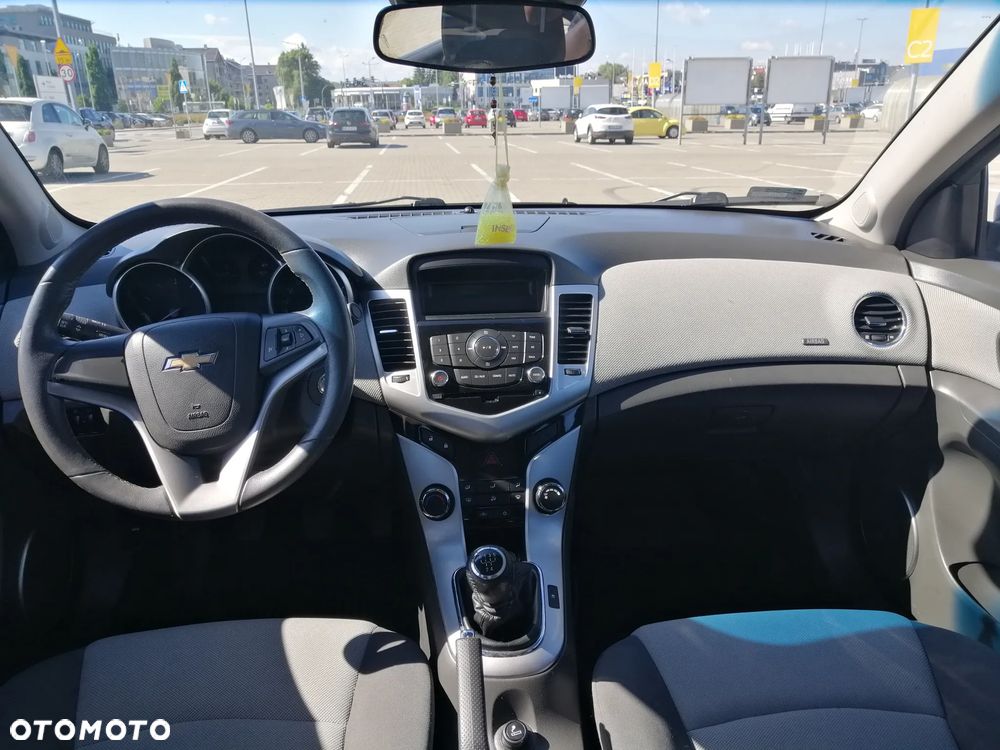 Chevrolet Cruze 1.6 LS - 3
