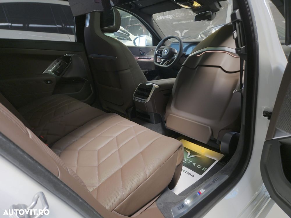 BMW Seria 7 740d xDrive MHEV - 11