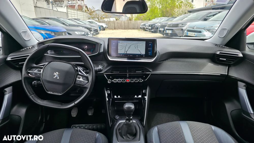 Peugeot 2008 1.2 L PureTech STT Allure - 12