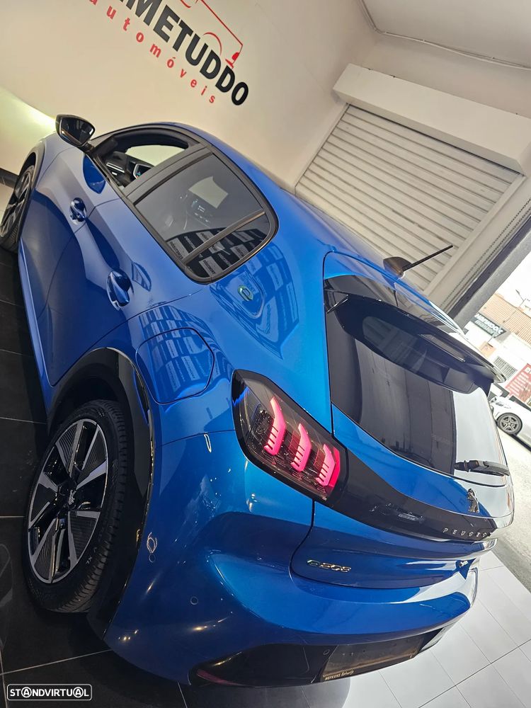 Peugeot e-208 GT - 23