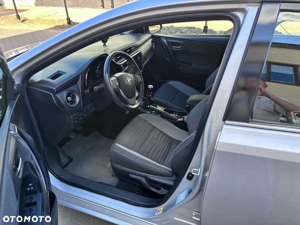 Toyota Auris 1.6 Premium - 9