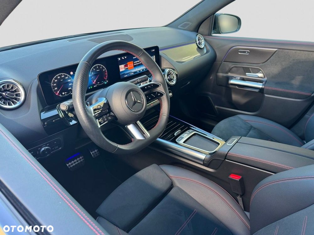 Mercedes-Benz GLA - 12