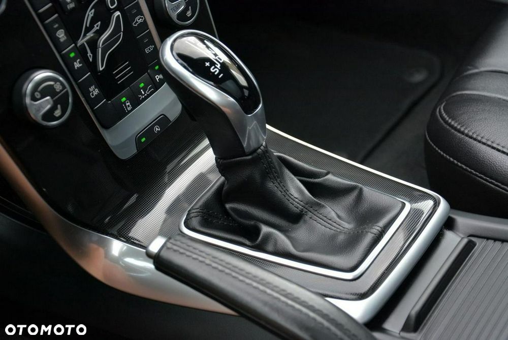 Volvo V40 T3 Geartronic Summum - 27