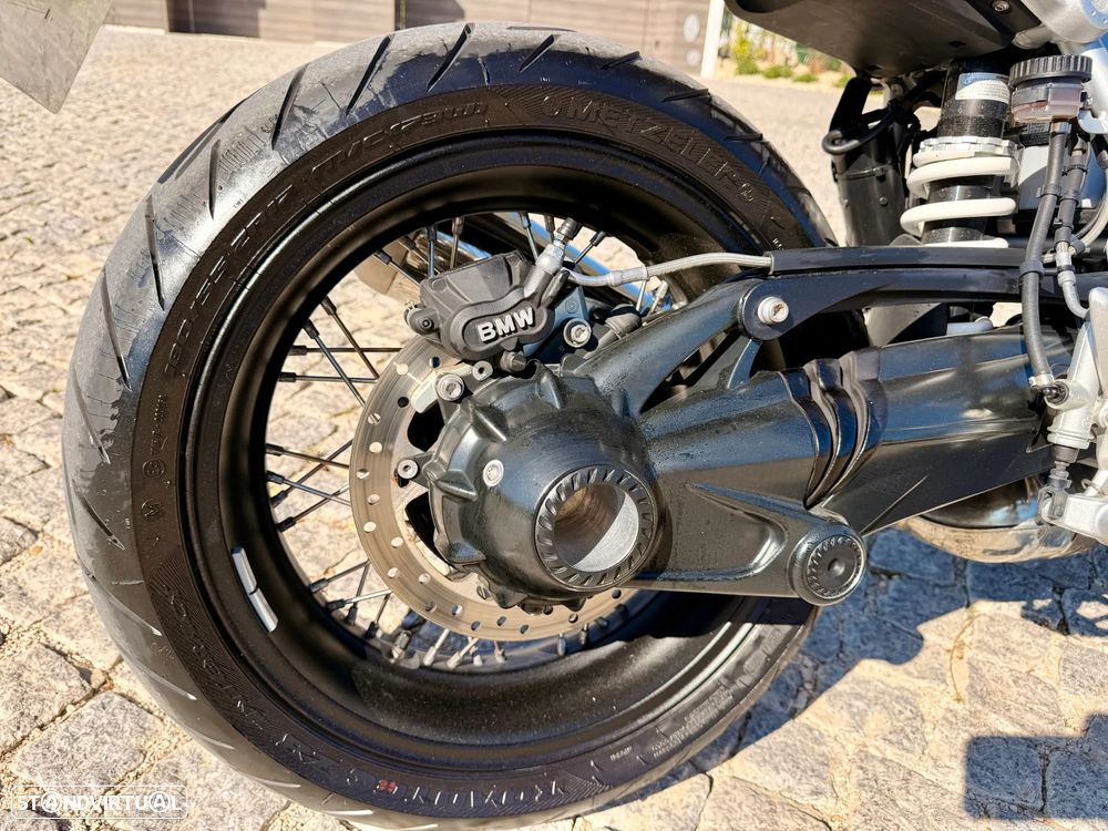 BMW R nineT Racer - 16