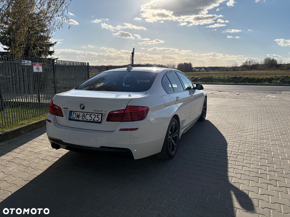 BMW Seria 5 525d xDrive - 9