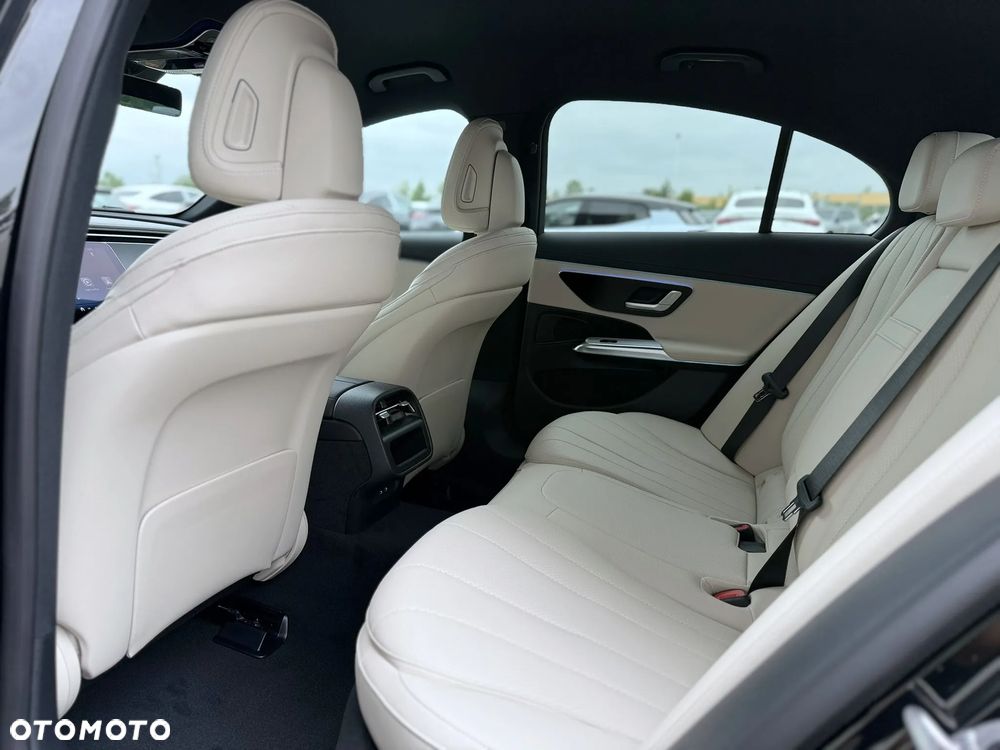 Mercedes-Benz Klasa E 200 4Matic 9G-TRONIC AMG Line NIGHT Edition - 32