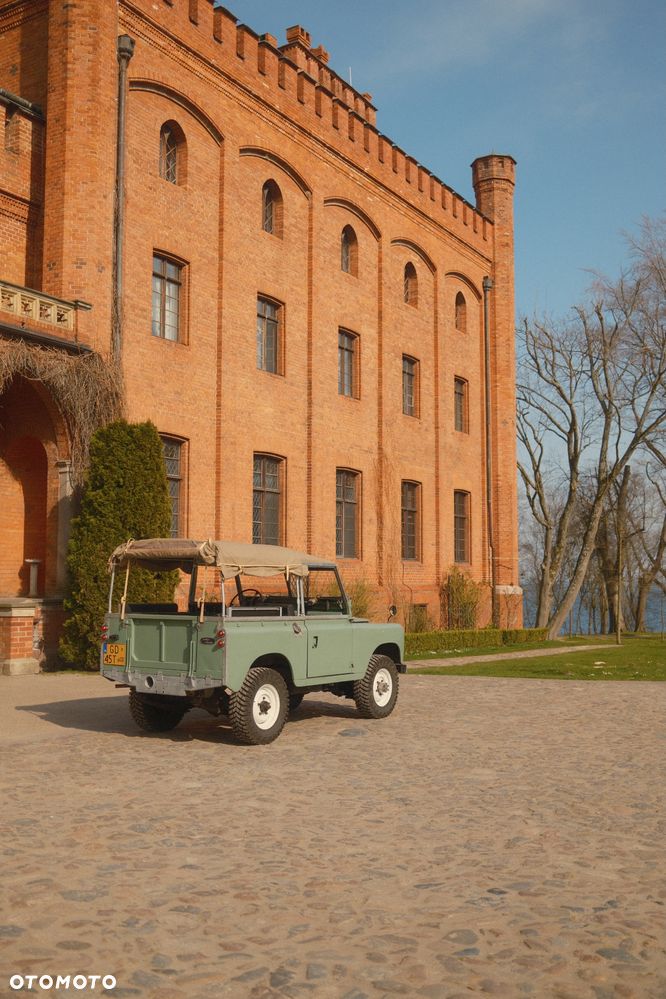 Land Rover Defender - 12