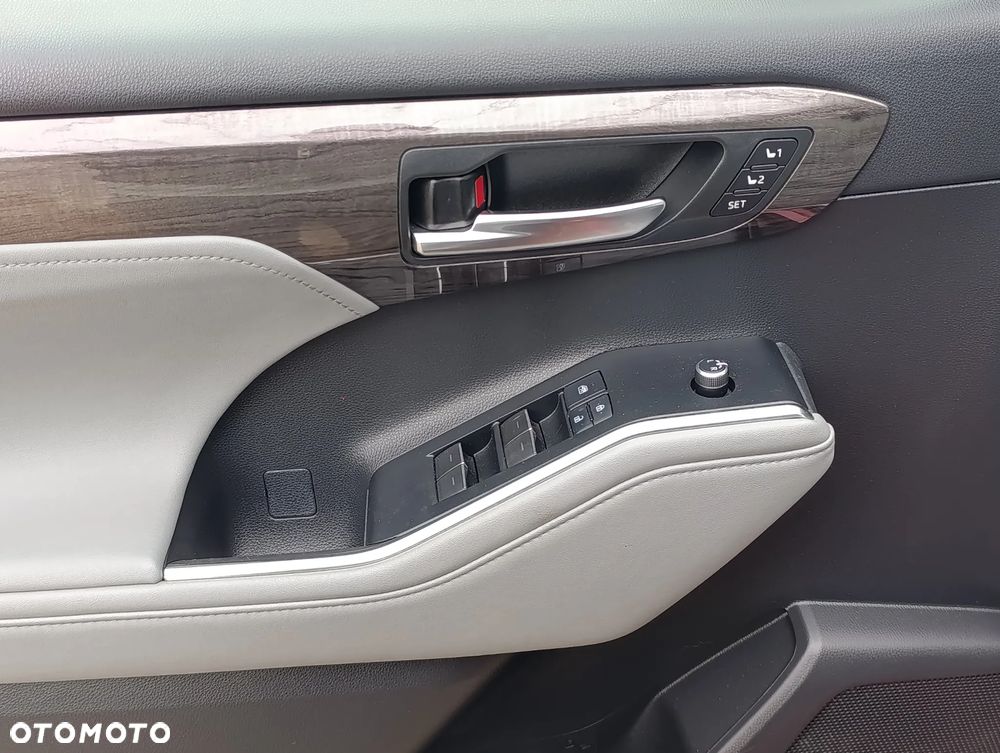 Toyota Highlander 2.5 Hybrid Executive - 12