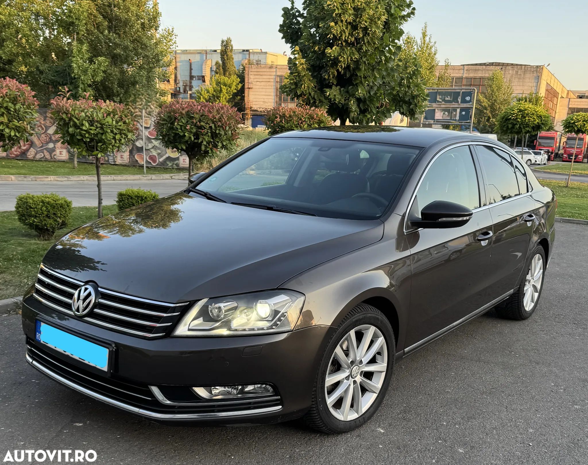 Volkswagen Passat - 1