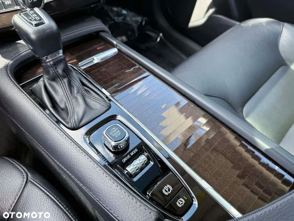 Volvo XC 90 - 9