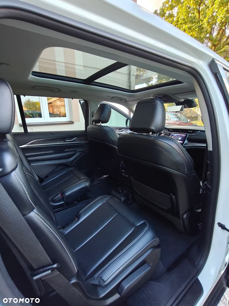 Jeep Grand Cherokee - 16