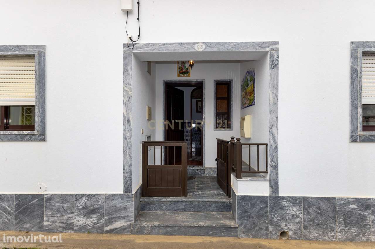 Moradia T3 com quintal, garagem e anexos no centro de Ervidel - Grande imagem: 3/47