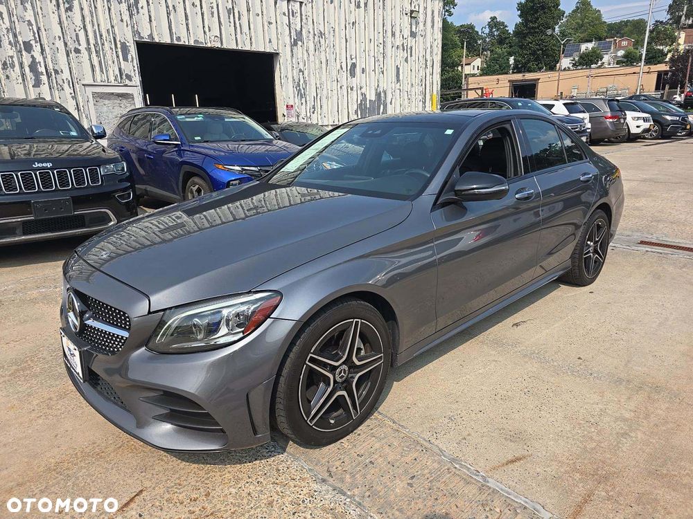 Mercedes-Benz Klasa C 300 4Matic 9G-TRONIC AMG Line