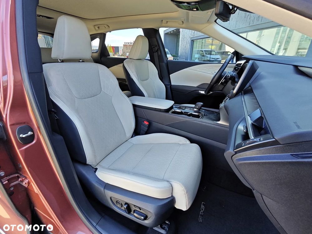Lexus RX 350h Omotenashi - 13