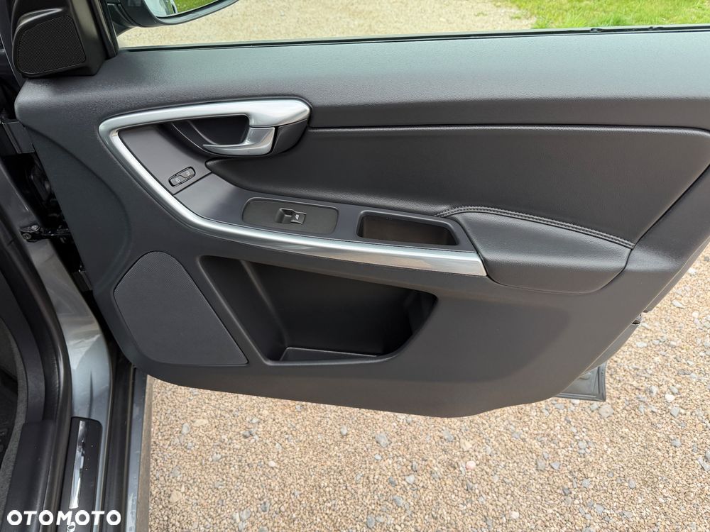 Volvo XC 60 D3 SCR Momentum - 40