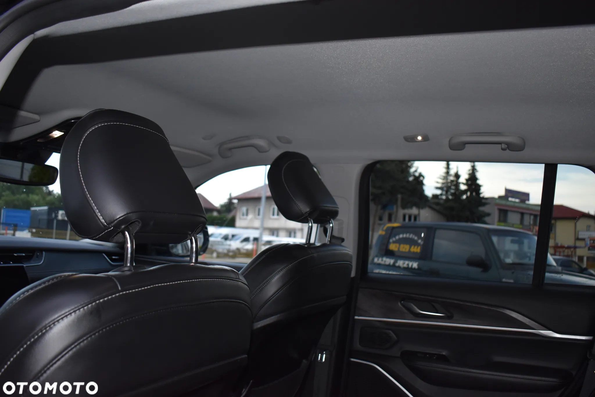 Jeep Grand Cherokee - 13