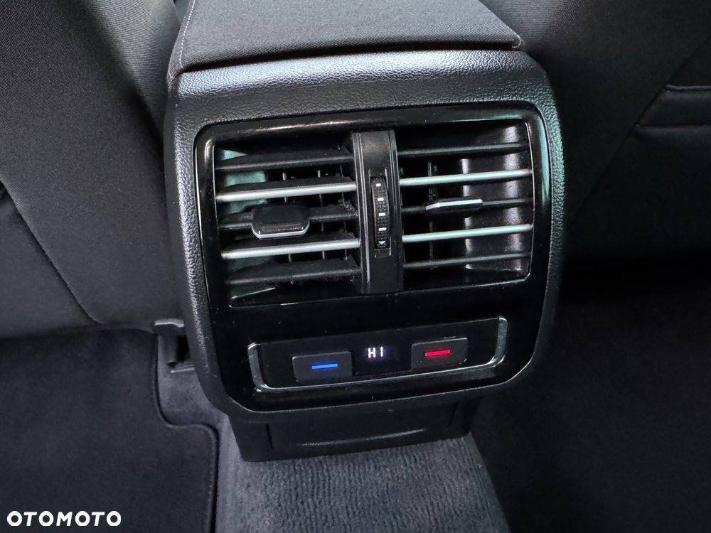 Volkswagen Passat Variant 1.4 TSI ACT (BlueMotion Technology) Highline - 21