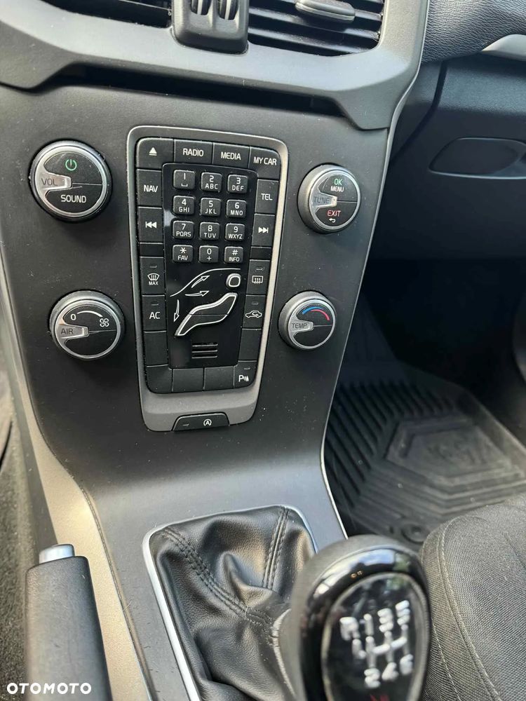 Volvo V40 D2 - 11