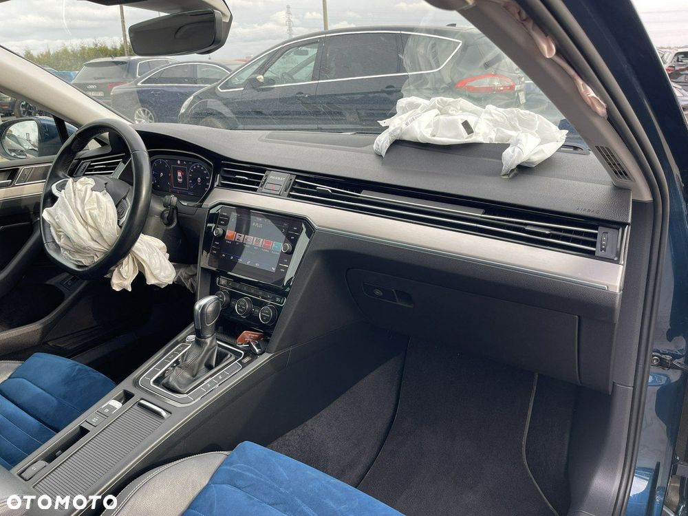 Volkswagen Passat 2.0 TDI SCR 4Motion DSG Elegance - 9