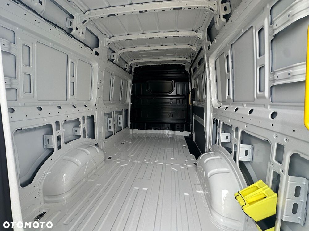 Volkswagen Crafter 35 2.0 TDI L3H3 3640 177 KM - 22