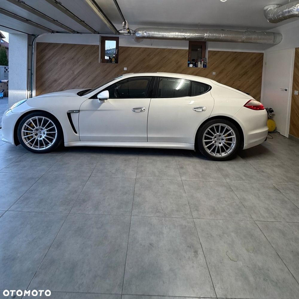 Porsche Panamera Turbo - 12