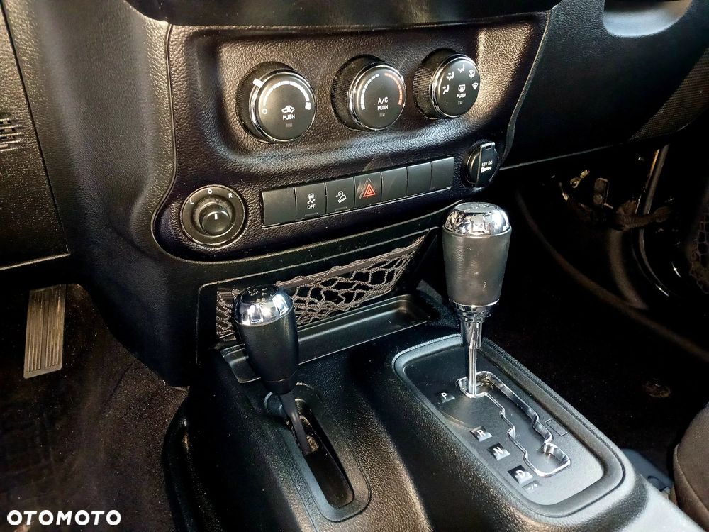 Jeep Wrangler 3.6 Unlim Black Edition II - 11