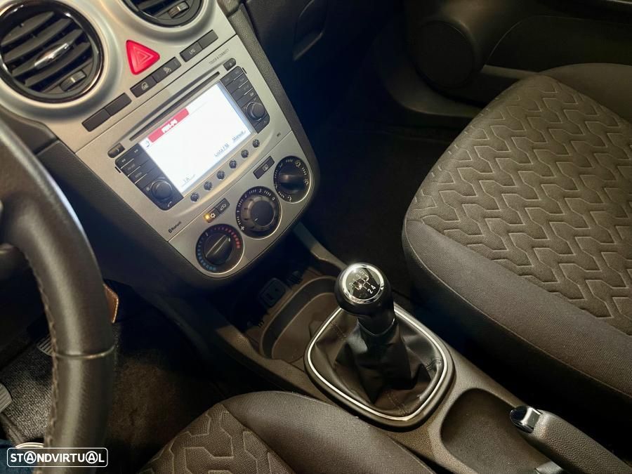 Opel Corsa 1.2 Go! FlexFuel - 11