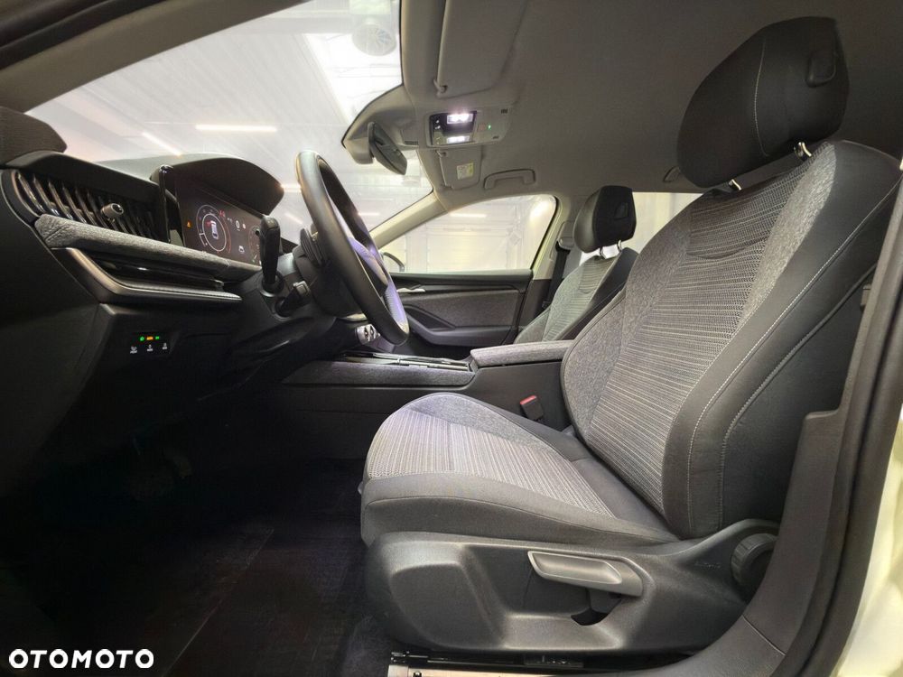 Skoda Superb 2.0 TDI SCR Selection DSG - 23