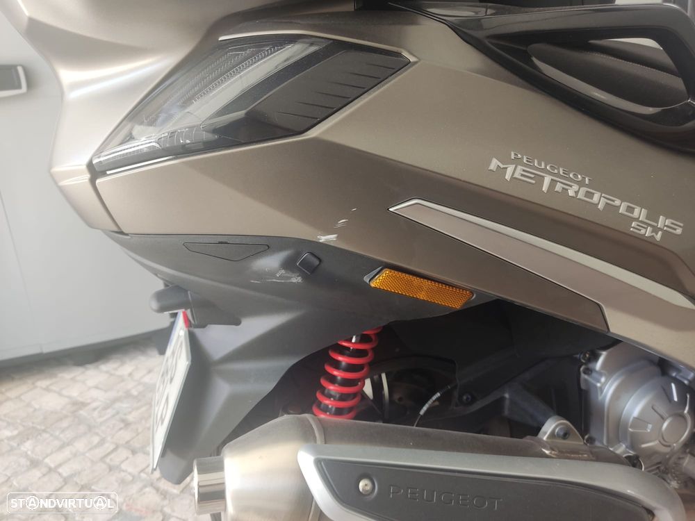 Peugeot Métropolis - 4