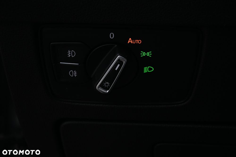 Volkswagen Passat - 33