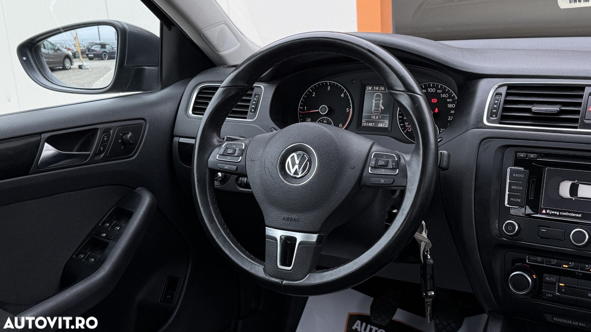 Volkswagen Jetta - 16