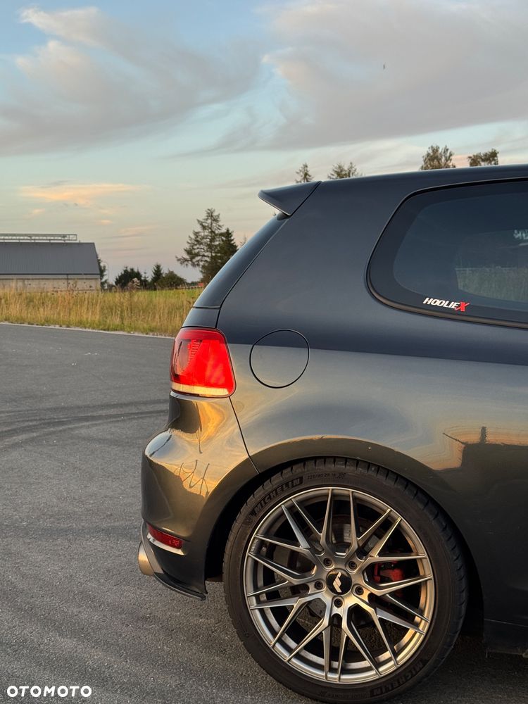 Volkswagen Golf - 6