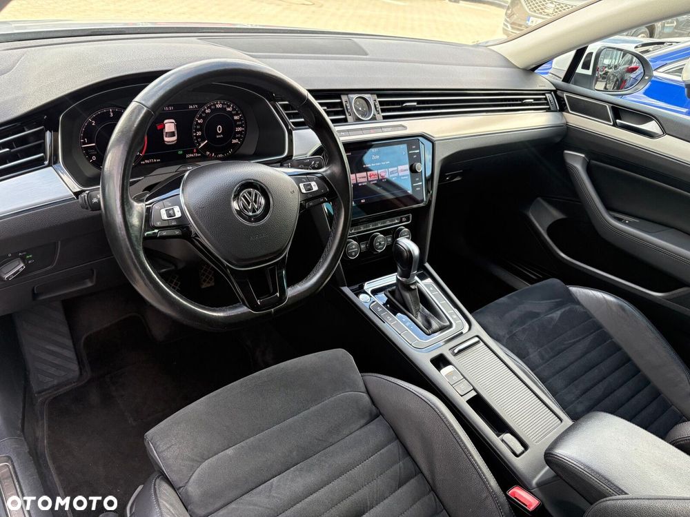 Volkswagen Passat - 12