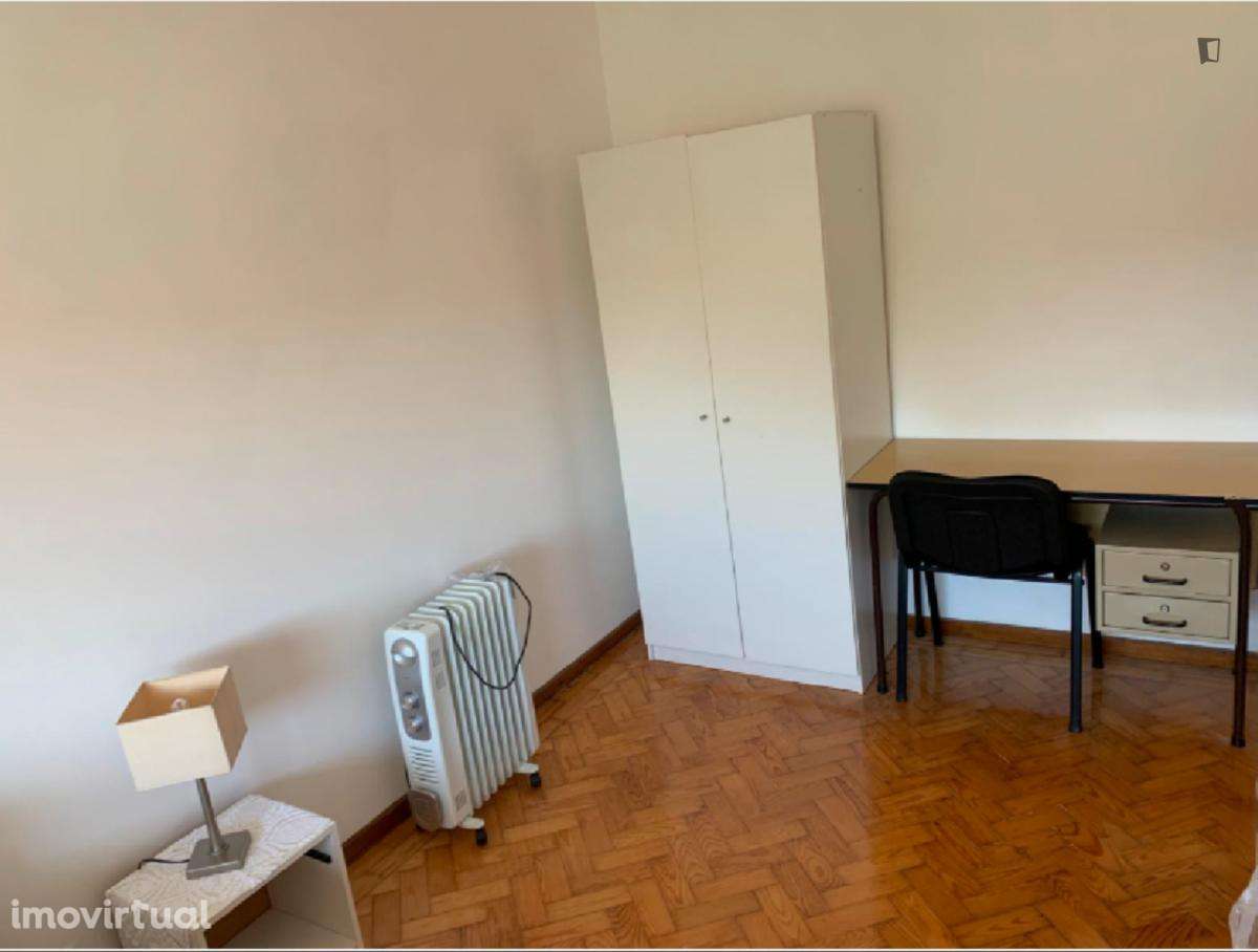 Quarto - localizado em Paranhos Porto - Grande imagem: 2/28