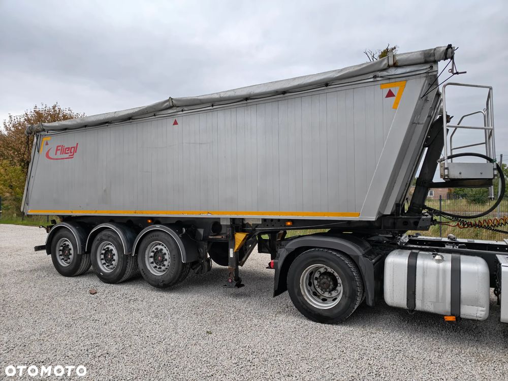 Fliegl WYWROTKA 33m3 - SAF - OŚ PODNOSZONA - ŁADNA - 10