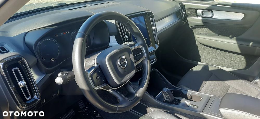 Volvo XC 40 D4 AWD Momentum Pro - 9