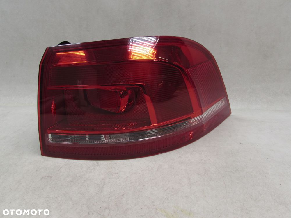 VW PASSAT B7 KOMBI 10-15 LAMPA TYL PRAWA BLOTNIKA 3AF945096 - 1