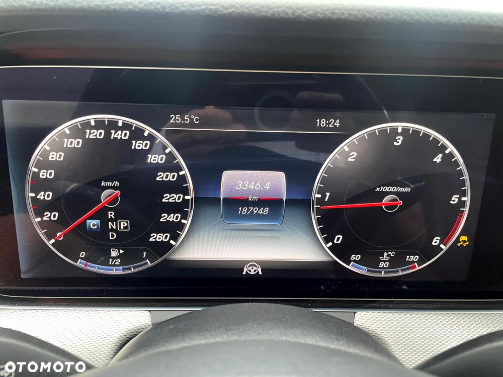 Mercedes-Benz Klasa E 220 d 4Matic 9G-TRONIC Avantgarde - 32