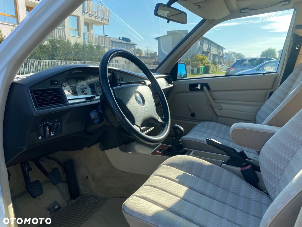 Mercedes-Benz W201 (190) - 20