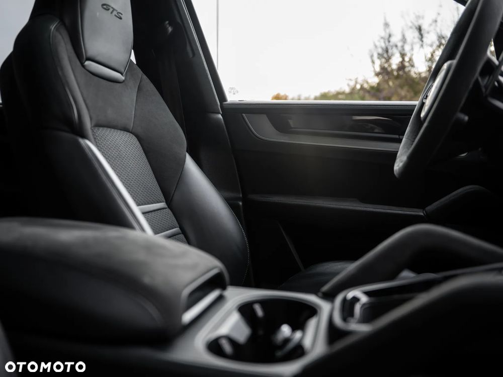 Porsche Cayenne Coupe GTS - 32