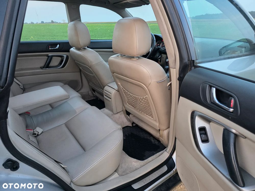 Subaru Outback - 16