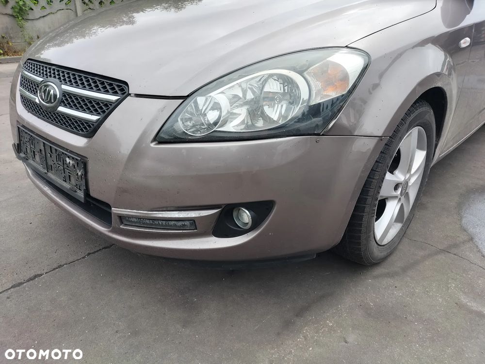 DRZWI PRZEDNIE PRAWE LEWE KIA CEED I KOMBI 2.0 CRDI 140 KM D4EA KOD LAK.8Q - 8