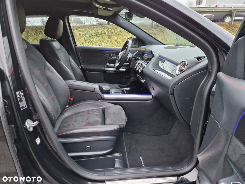 Mercedes-Benz GLA - 15