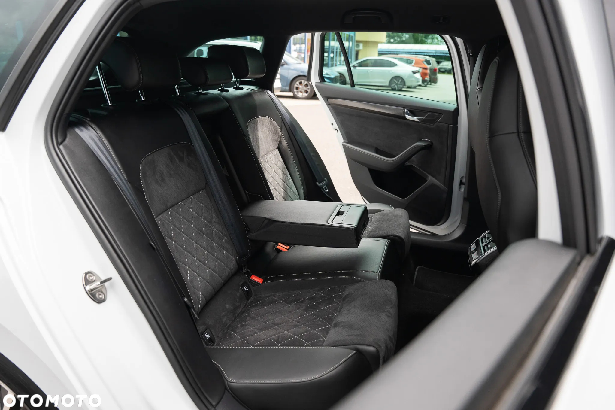 Skoda Superb 2.0 TDI DSG Sportline - 31
