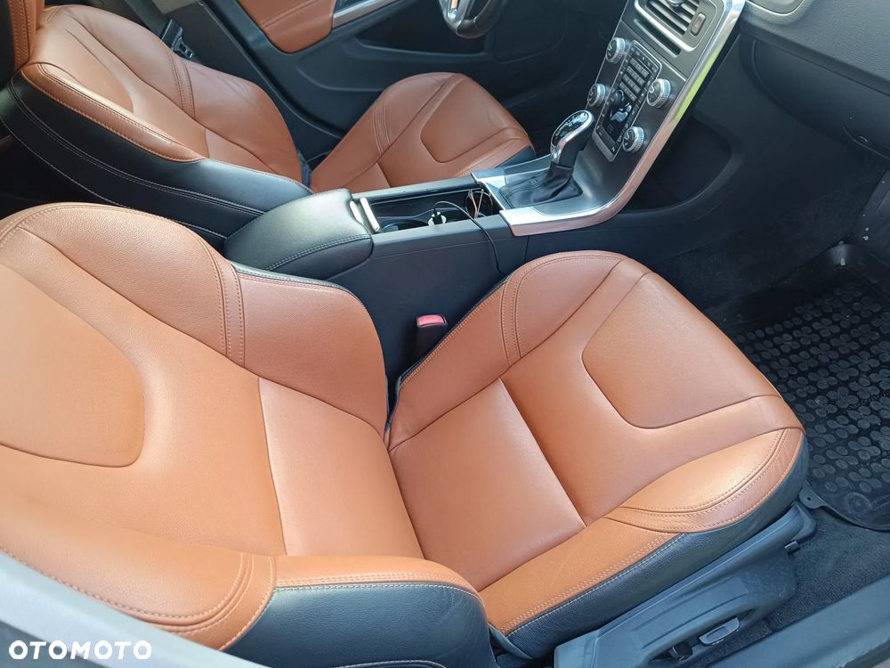 Volvo V60 Cross Country T5 AWD Summum - 15