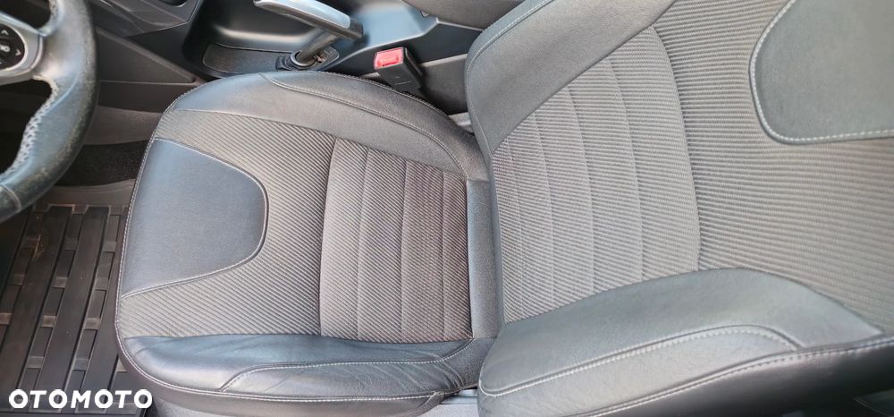 Ford Kuga 2.0 TDCi 2x4 Titanium - 6