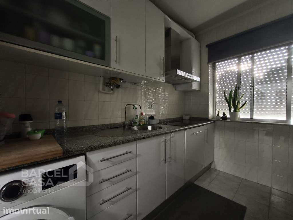 T2 renovado com garagem fechada - Grande imagem: 4/10