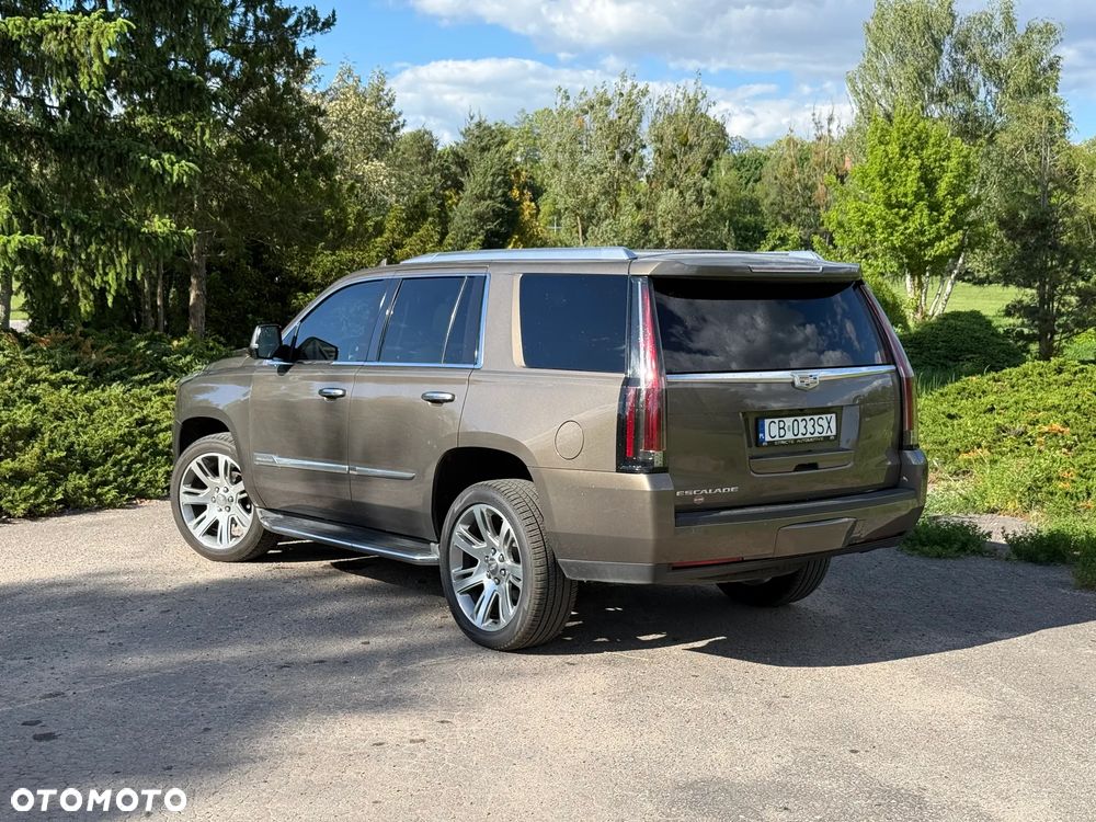Cadillac Escalade - 2